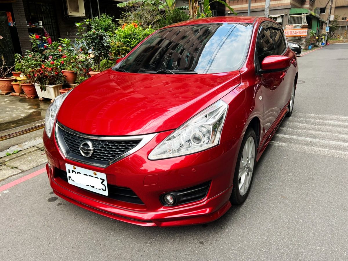 201607 NISSAN TIIDA 里程5萬 深紅 1.6CC