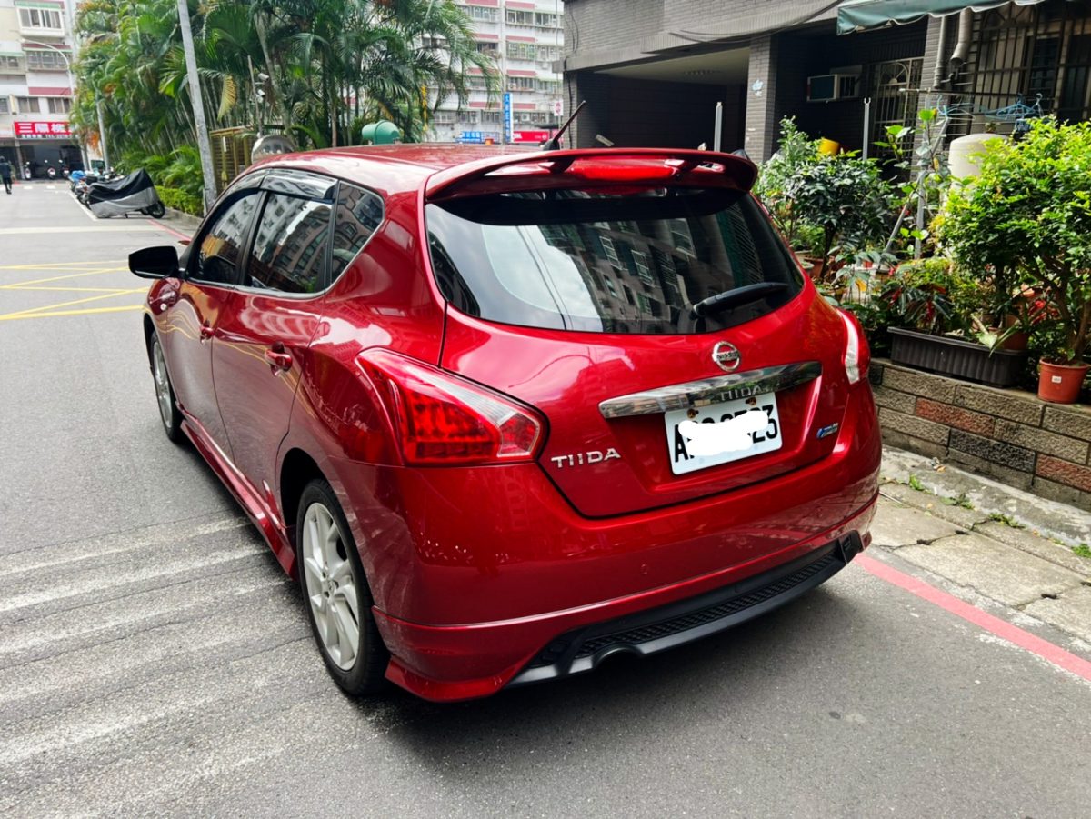 201607 NISSAN TIIDA 里程5萬 深紅 1.6CC