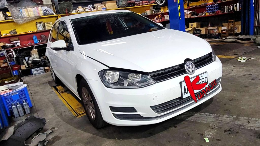 GOLF 1.6TDI 引擎抖動 行駛異音 引擎腳更換CLHA