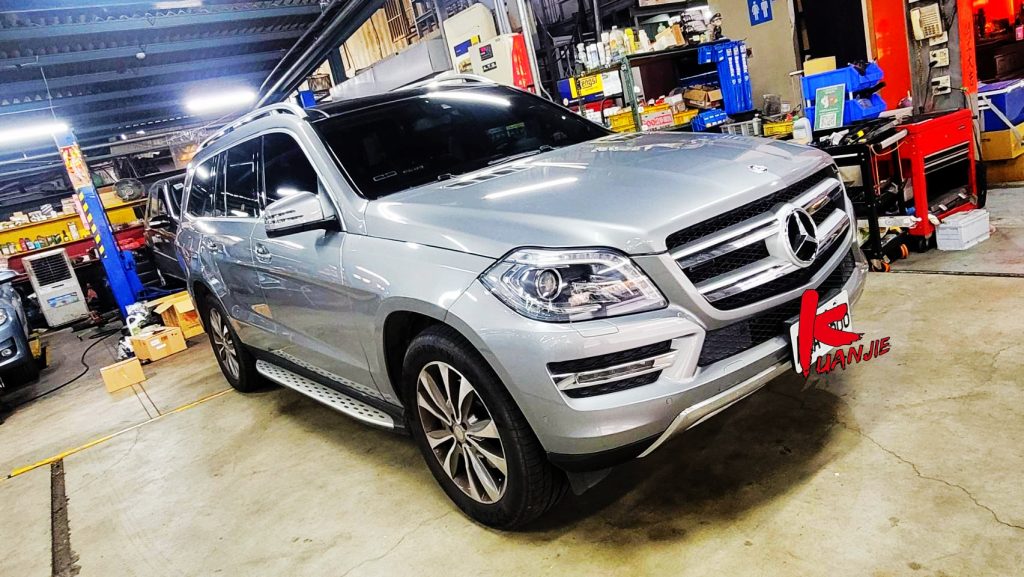 BENZ GL350 W166 後箱打不開卡住無法開啟 後箱六角鎖損壞故障維修更換