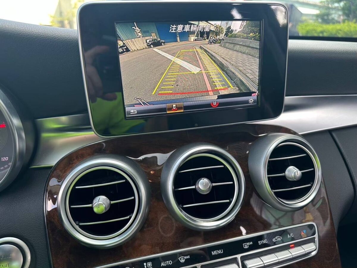 2016/08 BENZ C300 W205 2.0CC 賓士外匯車中古車買賣