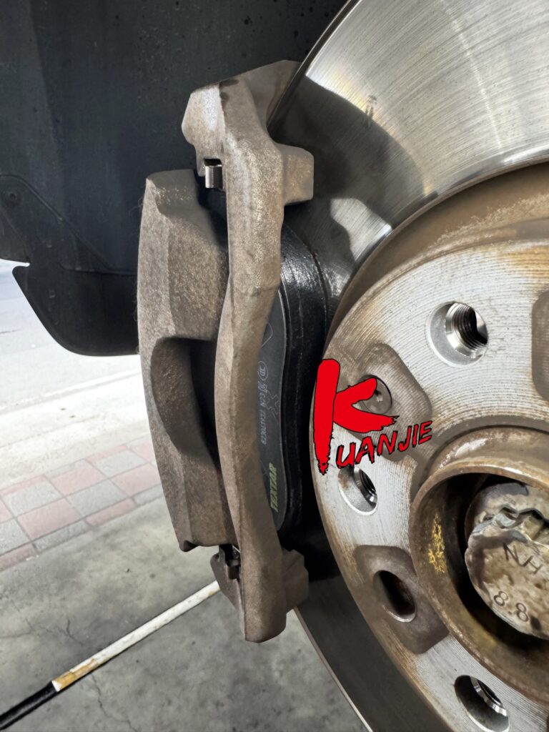 2020年 SKODA Kodiaq 1.4tsi 定期保養剛滿過保 前剎車皮盤剎車油更換