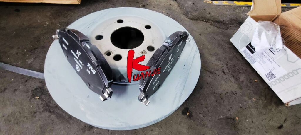 BENZ GLC200 M274 X254 剎車燈亮 正廠剎車皮來令片 正廠剎車盤 剎車油更換