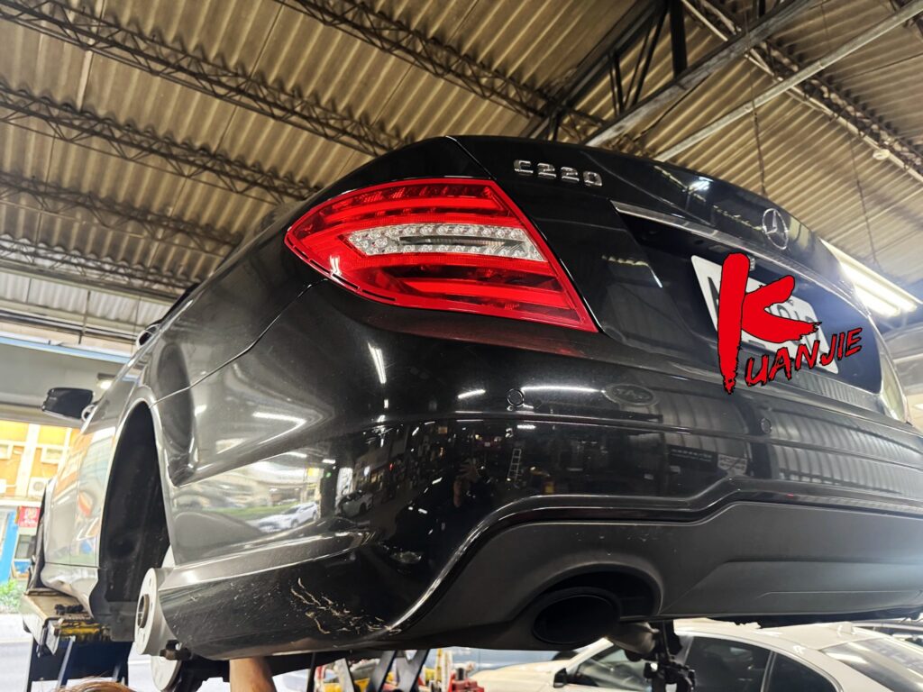 BENZ W204 E220D 剎車皮 剎車盤 剎車油更換 行駛重踩剎車怪異金屬摩擦聲音