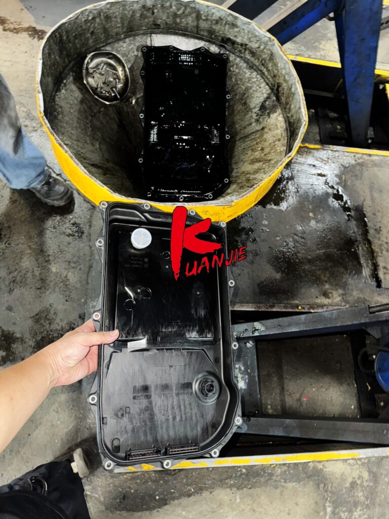 BMW X4 F26 N57N ZF8HP變速箱油定期保養更換 油底殼漏油