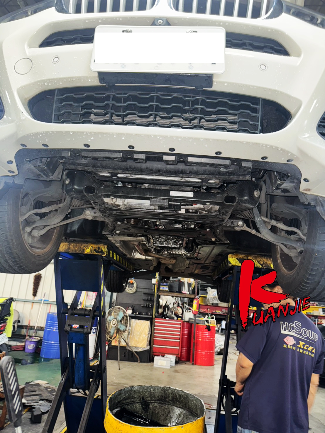 BMW X4 F26 N57N ZF8HP變速箱油定期保養更換 油底殼漏油