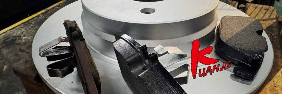 BENZ W204 E220D 剎車皮 剎車盤 剎車油更換 行駛重踩剎車怪異金屬摩擦聲音