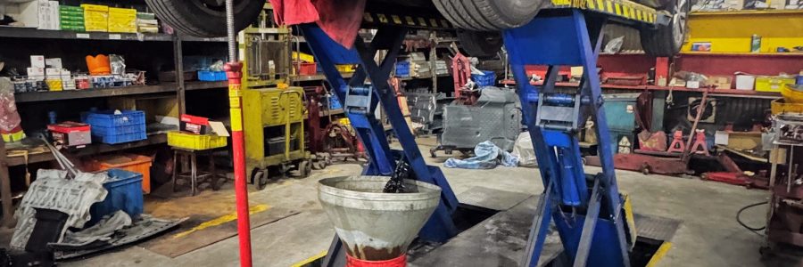 BENZ W213 E220D OM654 引擎漏油處理 塑鋼機油油底殼中層下層更換